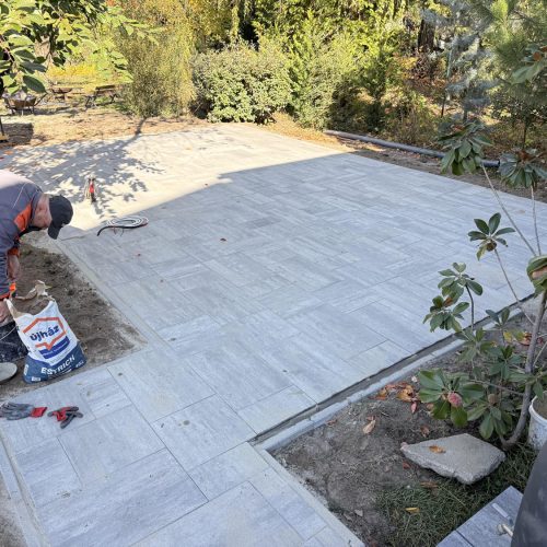 Göd térkövezés, medendce körülötti térburkolat építése (8) Göd térkövezés, medendce körülötti térburkolat építése